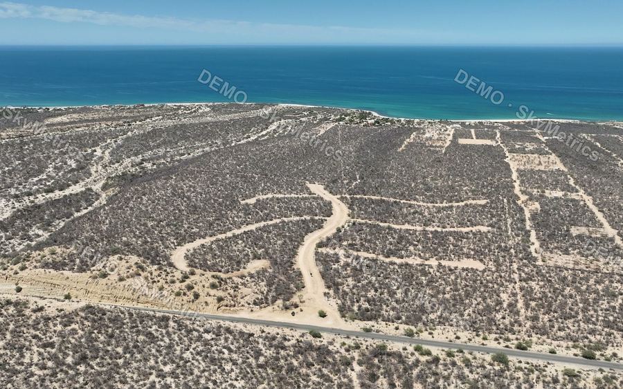 Vista aérea del desarrollo El Cardonal frente al Mar de Cortés